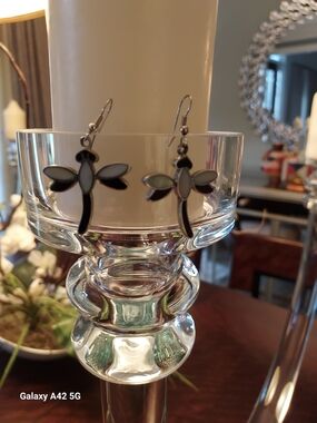 Stylish Dragonfly Dangle Earrings - Black & White